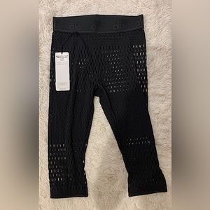 Alo Yoga *NWT MESH HIGH-WAIST HAUTE SUMMER CAPRI Size M Black